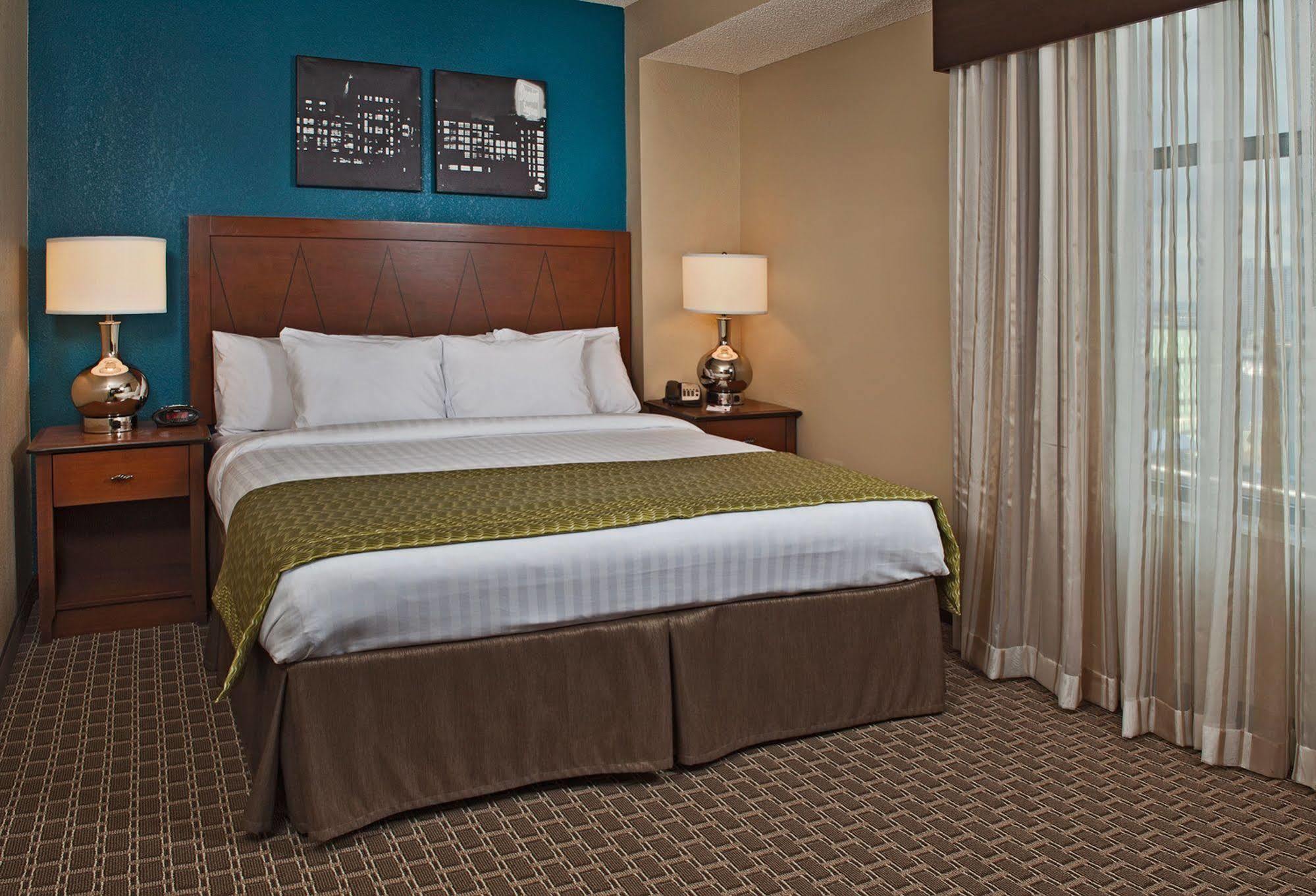 By Marriott Downtown/ Inner Harbor Hotel